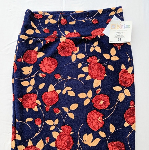 Medium LuLaRoe Cassie nwt 🌹 roses - Picture 2 of 2